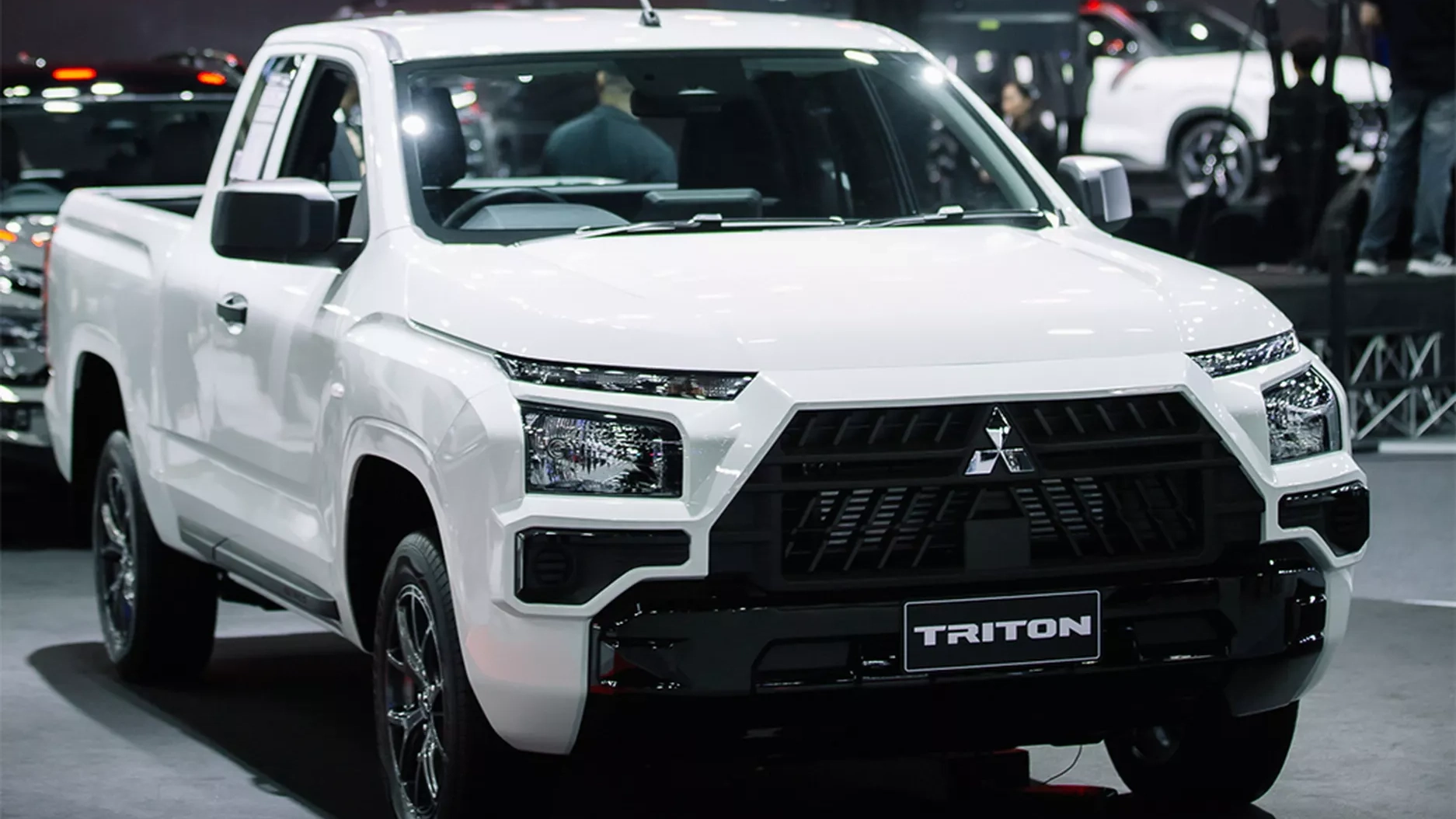 Mitsubishi Triton Street